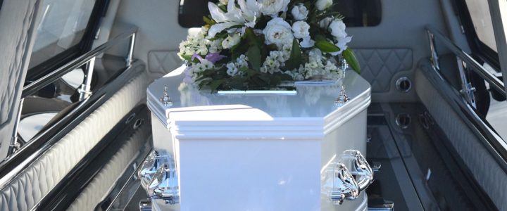 Si të gjeni agjencinë e duhur funerale